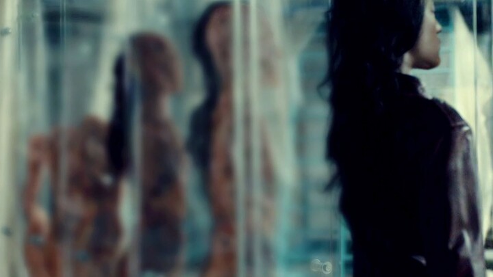 مذهل وقاسٍ، فني وشاذ، جسم بشري واحد تم تقطيعه إلى ستة أجزاء بأحجام مختلفة!