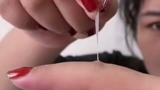 Không bao giờ được nhổ phần da sần sùi ở tay.