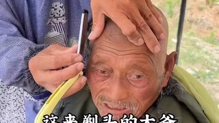 农村大集上的托尼老师，手法行云流水，干净利索
