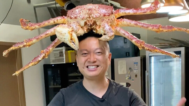 Kepiting raja raksasa terbesar di Tiongkok dengan berat 20 jin. Cangkangnya dijadikan spesimen, dagi
