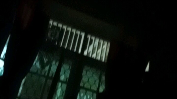 aku di rumah hantu ih serem