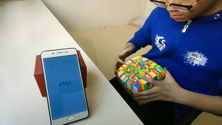 Anak lokal(?) menyelesaikan rubik cube 17 level dalam dua setengah jam