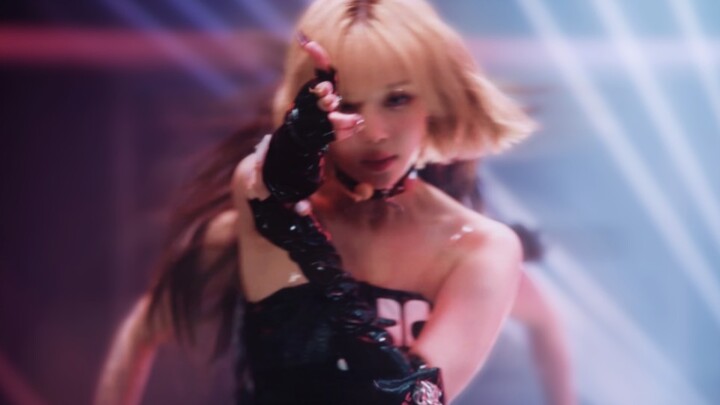 A feast for the eyes! Zhua dance really hits hardest when she’s the one dancing—so much more electri