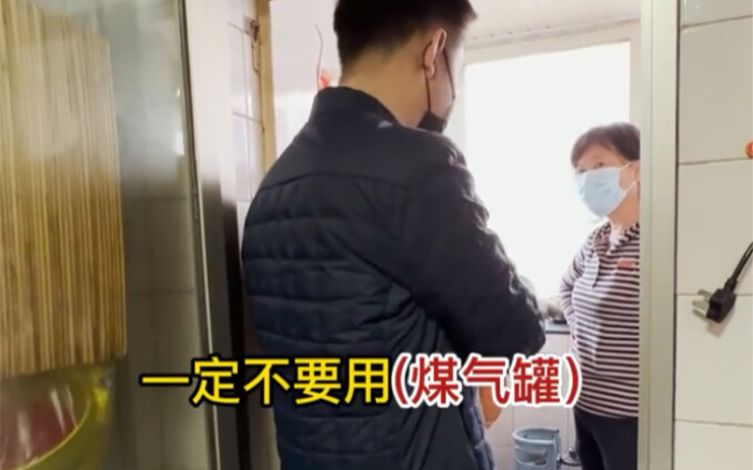 Giờ nhà ai còn dùng loại “bình ga” kiểu cũ thế này?! Vừa nguy hiểm lại vừa tốn tiền, đừng dùng nữa n