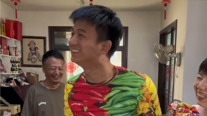 ชาเลนจ์กล่องสุ่มเสื้อผ้าหน้าตาแย่!!! (เมื่อฉันหยิบชิ้นนี้ขึ้นมา ท่านจะรับมืออย่างไร?)