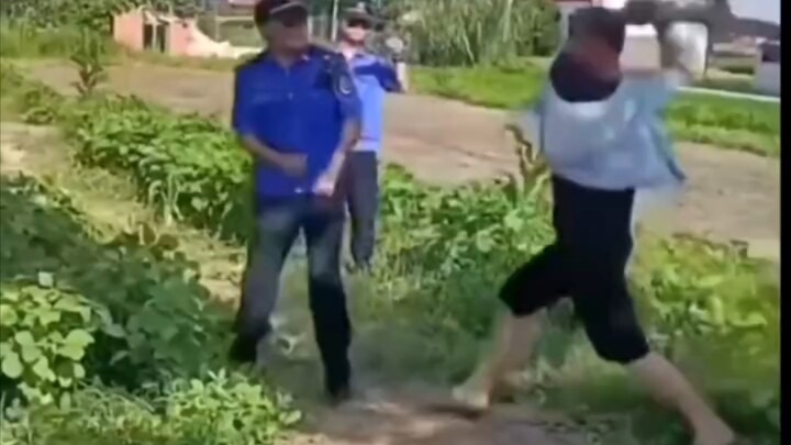 Nak, kamu mau main begini sama aku, ya?