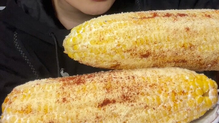 Eating corn this way is just unbeatable!!