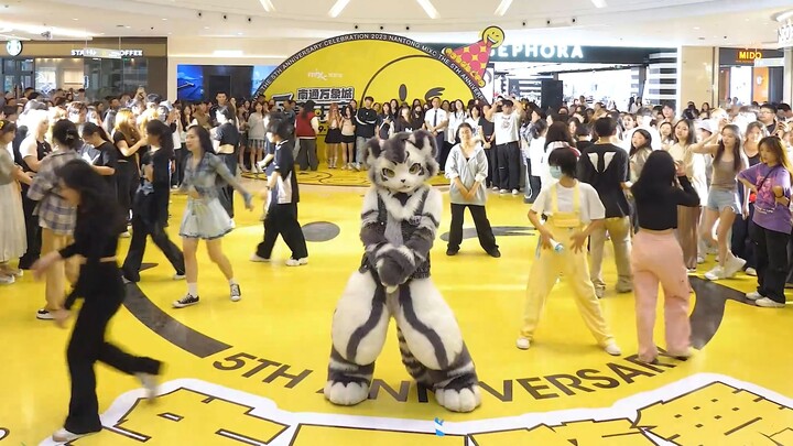 [Silver Carbon, Beast-Style Dance] On September 30, 2023, at an impromptu dance event in Nantong Cit