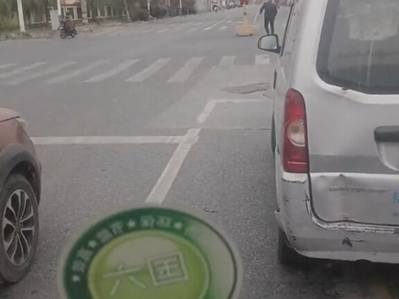 รถขาว: แย่แล้ว ฉันกลายเป็นคนฝ่าไฟแดงไปแล้ว!