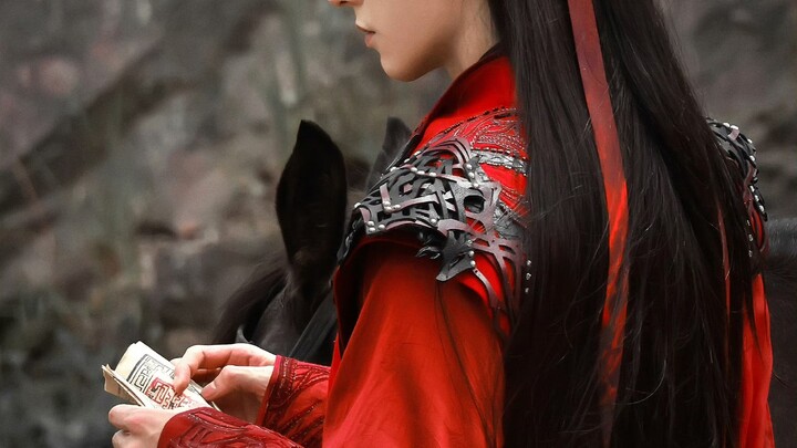 As expected, the red outfit is his signature look!! | Is this really the icy-cold, ethereal handsome