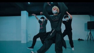 ท่าเต้นสุดเท่สไตล์คนเมือง! ท่าเต้นทรงพลังของสาวผมบลอนด์ GROOT ในเพลง "Under the Influence" ของ Chris