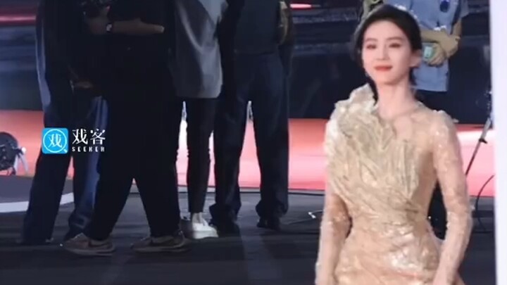 The entire red-carpet debut of Liu Shishi in Elle—absolutely the best on the red carpet! Fans scream