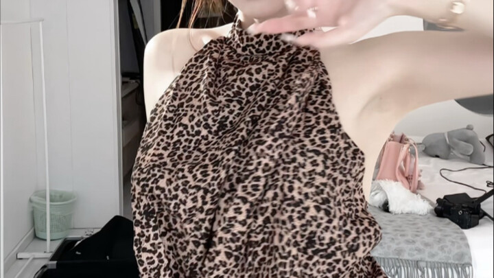 Kitten shakes