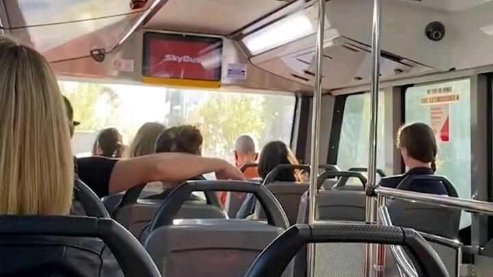 International student takes the airport shuttle in Melbourne: “The Chinese announcements are perfect