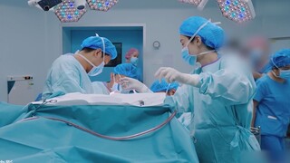 男孩摔下沙发，没有哭闹只想睡觉，家人没有在意，险些酿成惨剧