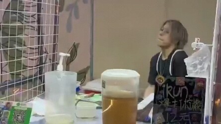 Kun memukul teh lemon