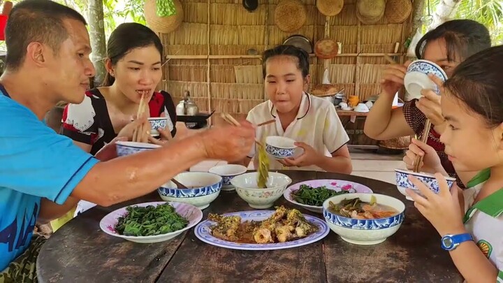 Ăn lấy no với món cá lóc đồng kho sả thêm nồi canh chua rau vườn mẹ nấu | ATCL