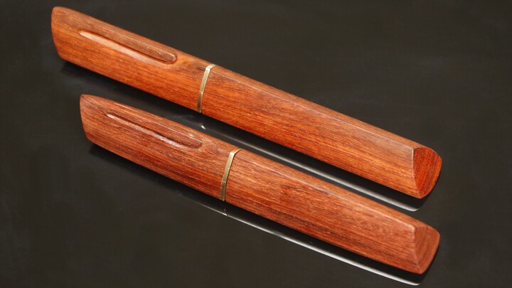 [Red Sandalwood Works] เขาออกแบบปากกาหมึกซึมของคู่รักให้พ่อแม่ของเขาด้วยใจจริง แต่เขาก็ไม่สามารถทำได
