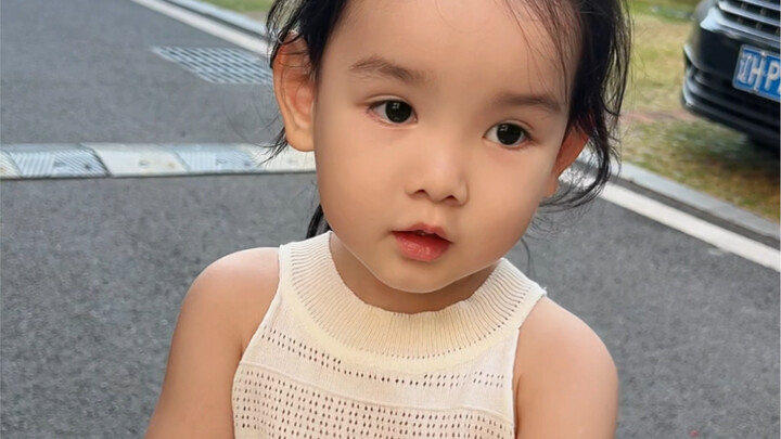 شرطها بالنسبة للألعاب هو أن تُرافقها في الدردشة!