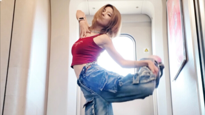 [Su Simiao] Huang Lizhi's Air Jump｜Challenging the leg lift on the high-speed rail