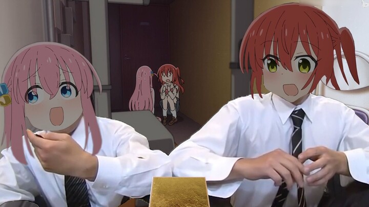 คนสองคนชิมทองคำเปลวในห้องเก็บของ