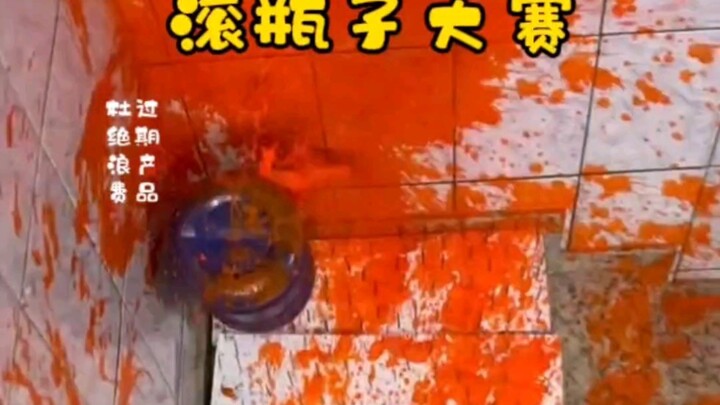 مسابقة تدحرج الزجاجات على الدرج