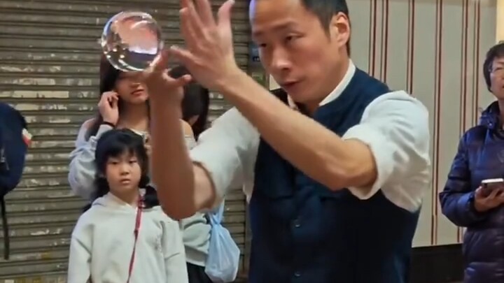 First time I’ve seen someone play with a crystal ball this skillfully