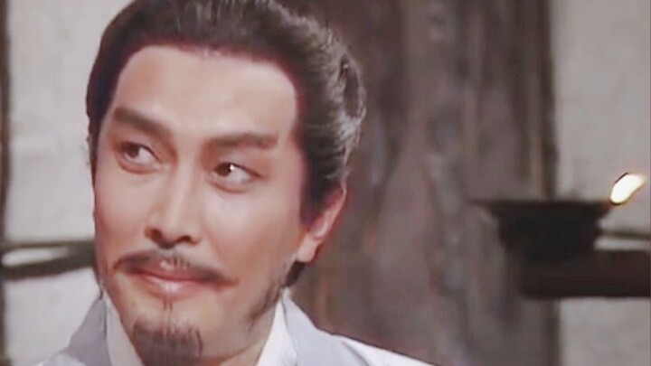 [เสื้อผ้าของจูกัดเหลียงปกคลุมไปด้วยกิ่งไม้และดอกไม้] ฉันหยิบเหลียงเหลียงที่สวยงามเช่นนี้ขึ้นมา