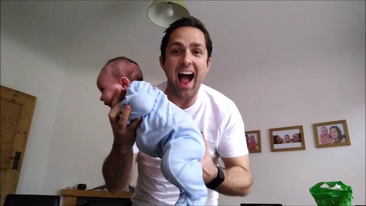 How to Stop a Baby Crying using the 'Dr Hamilton' technique. It works!! :)