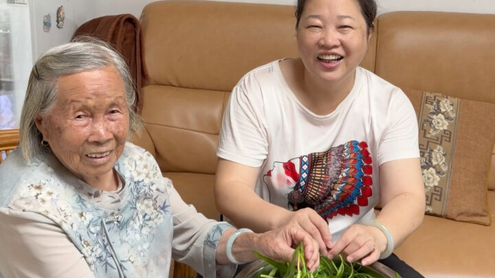 When you’ve got a wonderful mother-in-law, we should definitely give her a shout-out! Even her own m