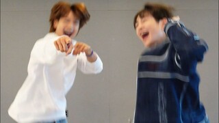 أقترح على الجميع التحقق من رقصة الثنائي اللطيفة هذه لـ Onew x Minho beatdrum