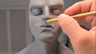 你以为简单的捏泥人，仔细看其实是对骨骼肌肉构造了解的大考验