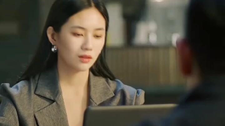 "Falling in love with someone whose eyes never lie: What’s it like to have a wealthy girlfriend?"