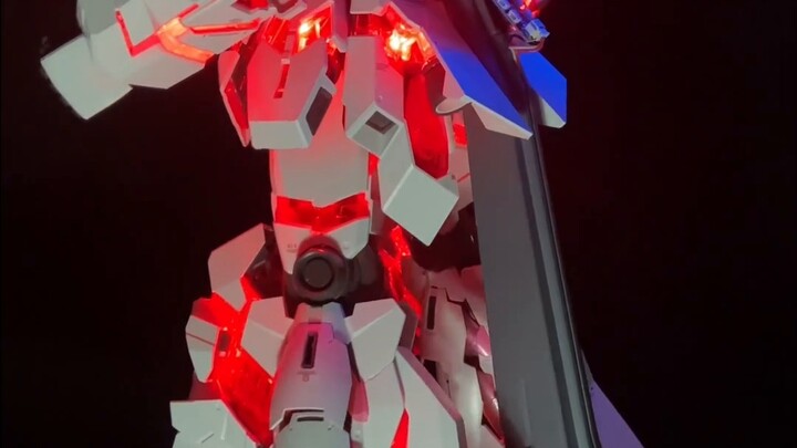 Bandai PG Unicorn + K brand pole lamp set, recreating the Odaiba Unicorn statue