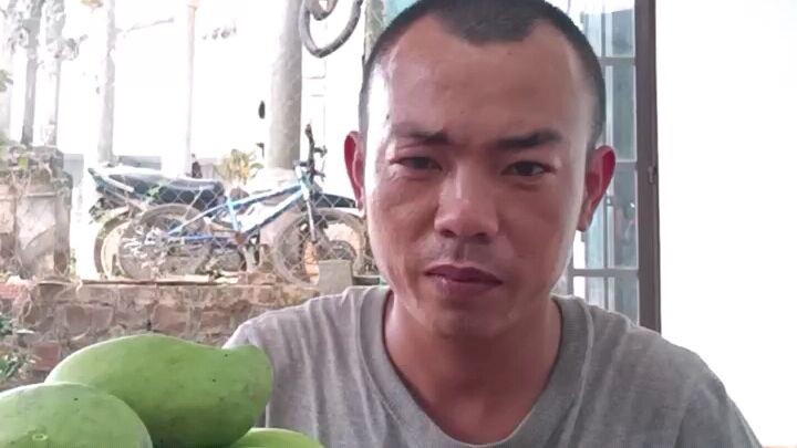 Mukbang xoài xanh chấm mắm đường