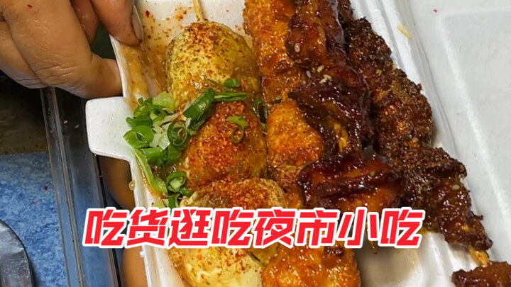 ทอดหมูเสียบไม้เล็กน้อย~ ชอบที่สุดคือสะโพกไก่~ สั่งเป็ดพะโล้หน้าหมูสามชั้นราดข้าว แล้วก็สั่งข้าวหน้าผ