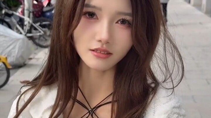 If I were in her shoes, I’d pick a high-tier “green tea” bestie too!