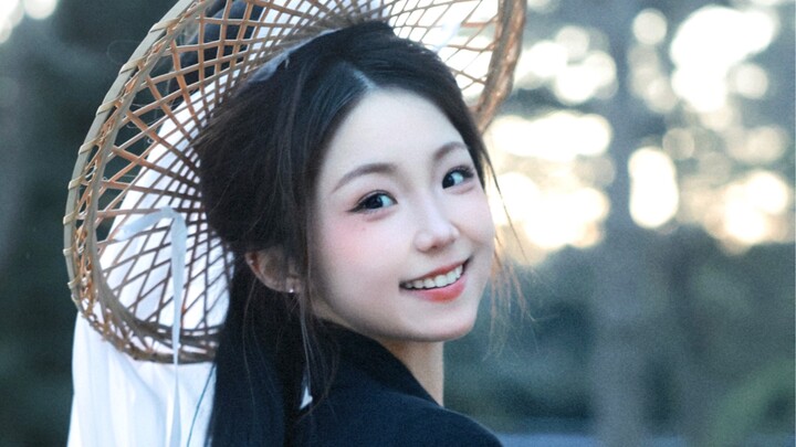 “Vậy xin tiền bối chỉ giáo”