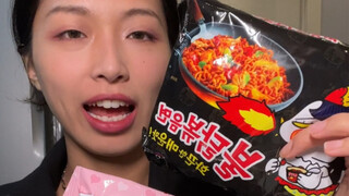 Sang Raja secara tidak sengaja memasuki permainan perunggu: rasa mie kalkun (⁎⁍̴̛ᴗ⁍̴̛⁎)