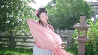 Hello everyone, this is my first classical dance piece, "Spring River Moon Night"