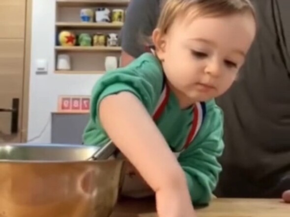 “Cứ vui đi, đừng lo chuyện khác.”