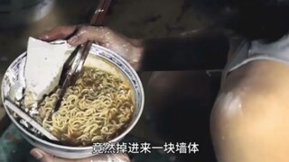 真人版的倒霉熊，小伙只是想吃个泡面，都得经历各种灾难
