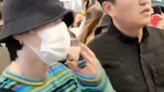 JIMIN arrive from LONDON