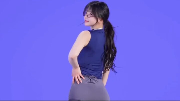She Knows Exactly How to Shine #girl #dance #kpop