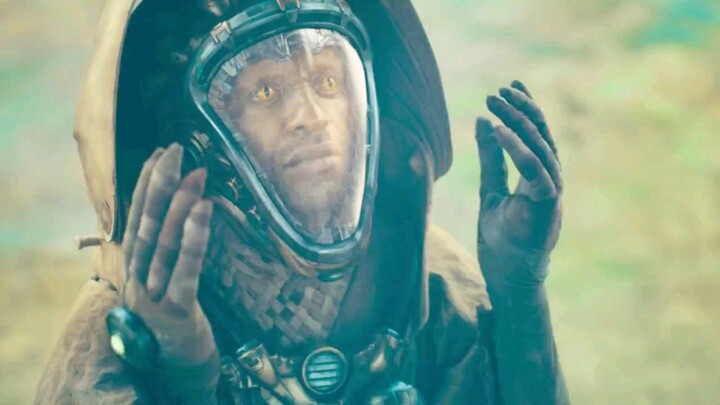 科幻巨作《天外来客》，外星人为建造回家的飞船，创立了高科技公司成了亿万富豪。