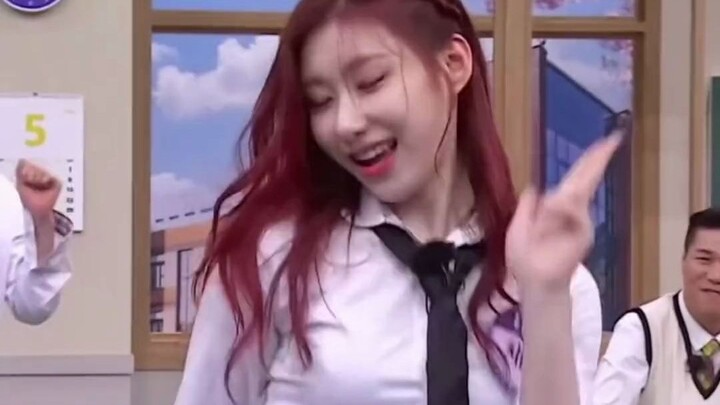 【ITZY】Lee Chae-ryeong's Cute Girl Dance Medley Cover🔥 So adorable in person, but her dancing is anyt