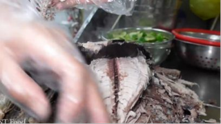 Ngon _thần sầu_ Bánh Canh Chả Cá 28K bán hơn 1000 tô mỗi ngày ở Sài Gòn