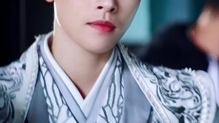 ใครจะรู้ล่ะ! เพราะเธอแสดงได้ดีมาก คนทั้งโลกจึงตามหาเพศของเธอ! แม้แต่ตอนที่เธอแต่งตัวเป็นผู้ชาย เธอก็
