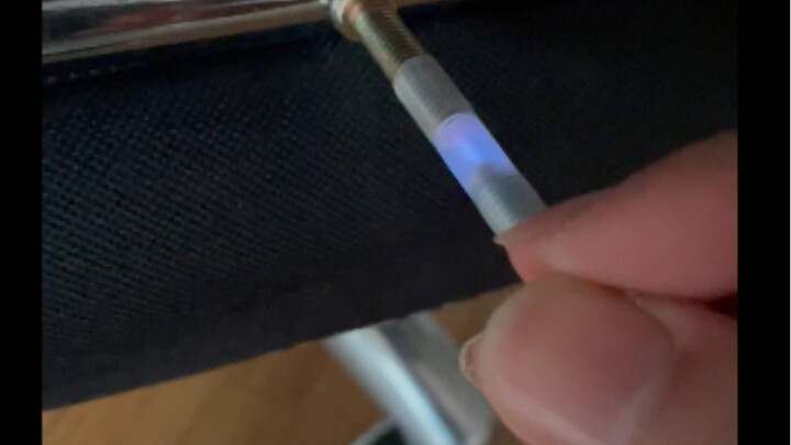 Ghế tĩnh điện - Trình diễn đánh thủng