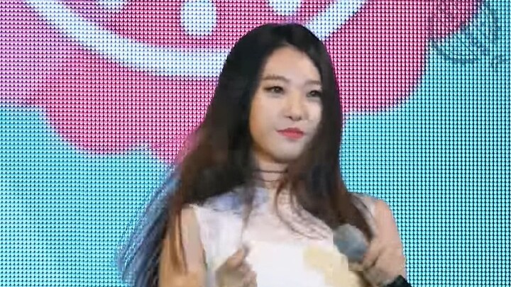 (girl crush) -HD live video, if you like it, remember to like it three times